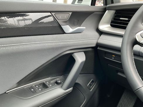New 2026 Volkswagen Tiguan SE AWD/4WD image 24
