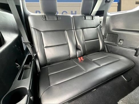 Used 2022 Ford Explorer XLT w/ Equipment Group 202A RWD image 28