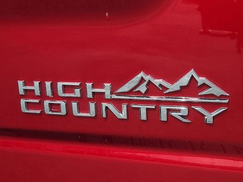 Used 2022 Chevrolet Silverado 2500 High Country w/ LPO, Hitch Package AWD/4WD image 9
