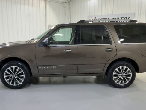 Used 2015 Lincoln Navigator 2WD image 6