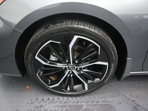 Used 2024 Nissan Altima 2.5 SR w/ SR Premium Package FWD image 9