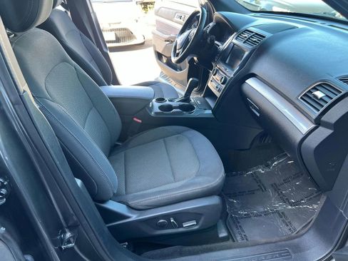Used 2017 Ford Explorer XLT w/ Equipment Group 201A image 11