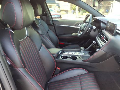 Used 2025 Genesis G70 3.3T Advanced RWD image 10