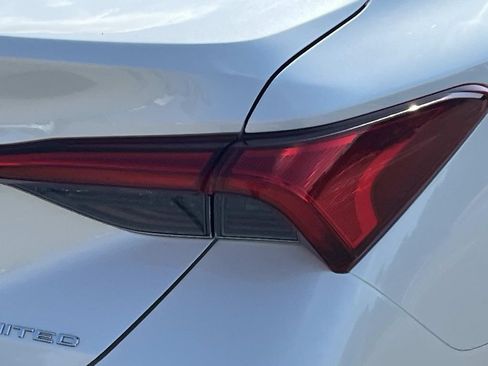 Used 2019 Toyota Avalon Limited w/ Advanced Safety Package FWD image 10