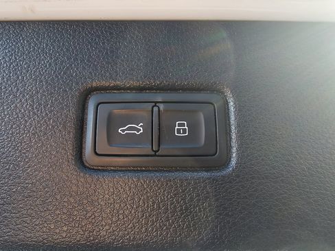 Used 2017 Audi Q7 3.0T Premium Plus image 16