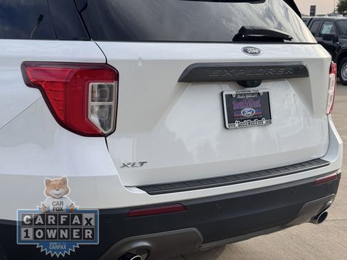 Used 2022 Ford Explorer XLT w/ Equipment Group 202A image 5