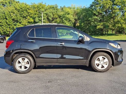 Used 2020 Chevrolet Trax LT w/ LT Convenience Package FWD image 10