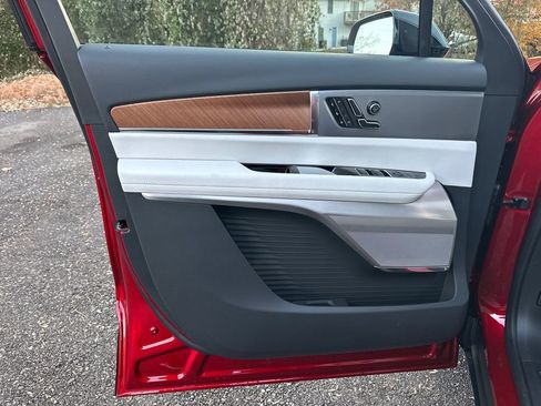 New 2026 Cadillac Vistiq Luxury image 10