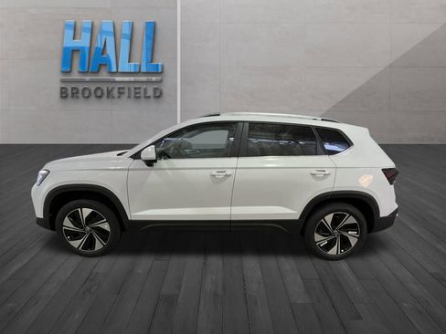 New 2026 Volkswagen Taos SE AWD/4WD image 2