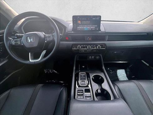 Used 2025 Honda Pilot Touring image 15