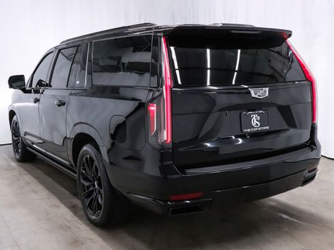 Used 2024 Cadillac Escalade ESV Sport Platinum w/ LPO, ONYX Package image 4