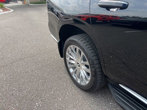 Used 2021 Cadillac Escalade Premium Luxury AWD/4WD image 22