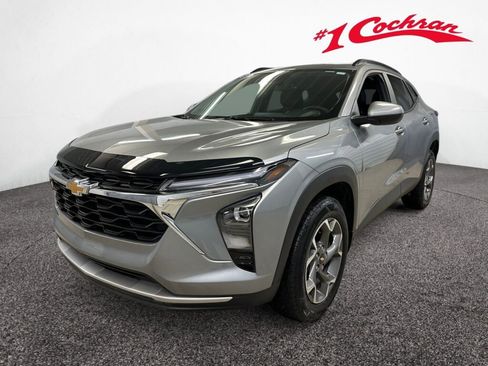 Certified 2024 Chevrolet Trax LT w/ Driver Confidence Package image 32