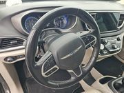 Used 2021 Chrysler Pacifica Touring-L FWD image 10