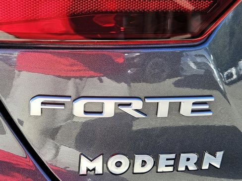 Used 2023 Kia Forte LXS w/ LXS Technology Package image 12