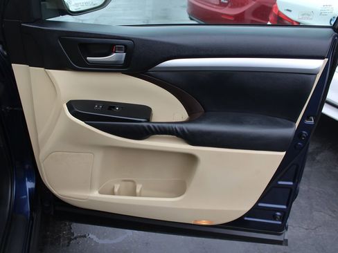 Used 2015 Toyota Highlander XLE image 21