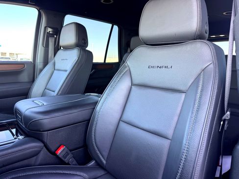 Used 2025 GMC Yukon Denali image 13