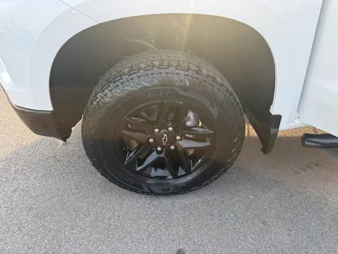 Used 2022 Chevrolet Silverado 1500 Custom Trail Boss AWD/4WD image 19
