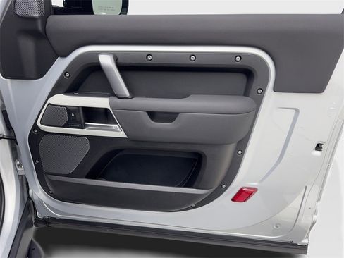 Used 2021 Land Rover Defender 90 X-Dynamic S image 44