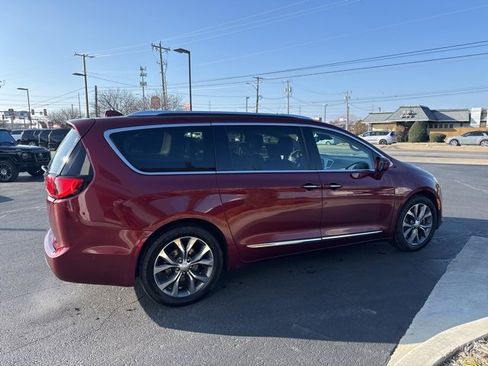 Used 2017 Chrysler Pacifica Touring-L Plus w/ Advanced Safetytec Group image 11