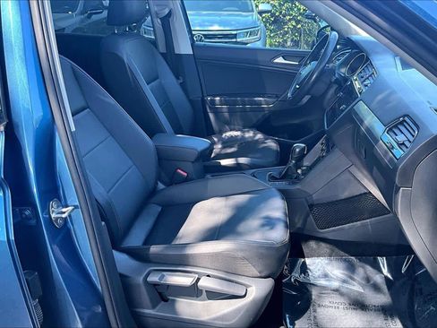 Used 2019 Volkswagen Tiguan SE w/ Panoramic Sunroof Package image 8