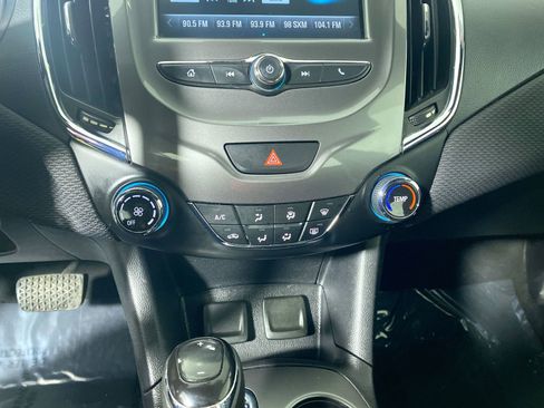 Used 2017 Chevrolet Cruze LT w/ RS Package image 8