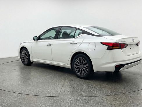 Used 2025 Nissan Altima 2.5 SV FWD image 6