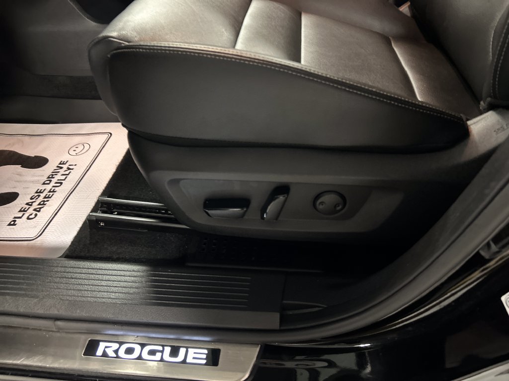 Used 2025 Nissan Rogue SL w/ Tech Package AWD/4WD image 11