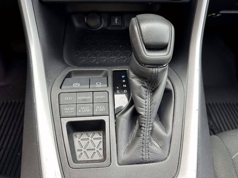 Used 2022 Toyota RAV4 XLE w/ Convenience Package AWD/4WD image 27