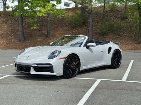 Used 2022 Porsche 911 Cabriolet AWD/4WD image 4