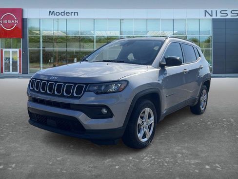 Used 2024 Jeep Compass Latitude AWD/4WD image 1