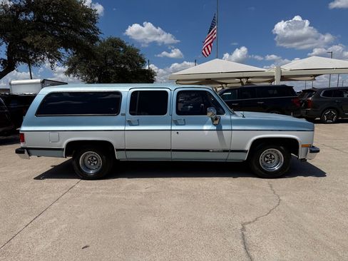 Used 1991 Chevrolet Suburban 2WD image 8