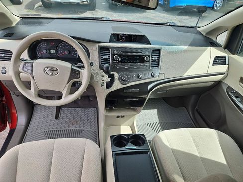Used 2011 Toyota Sienna LE FWD image 21