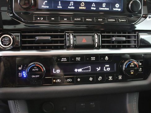 Used 2024 Nissan Pathfinder Platinum image 25