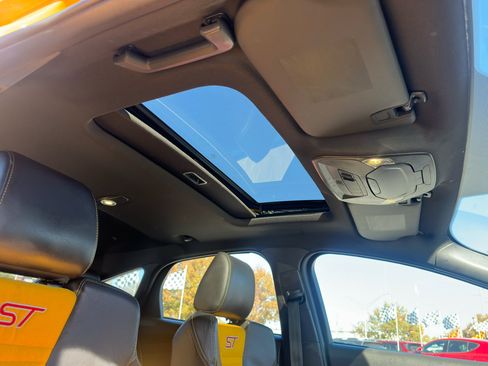 Used 2016 Ford Focus ST w/ Equipment Group 401A image 12