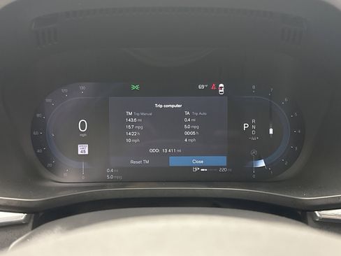 Used 2025 Volvo XC60 B5 Plus image 13