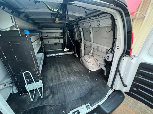 Used 2015 Chevrolet Express 2500 RWD image 14