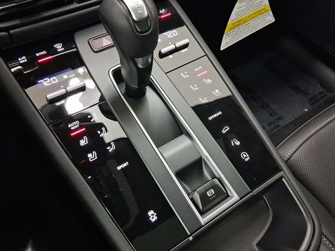 Used 2026 Porsche Macan AWD/4WD image 25
