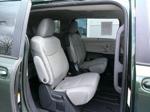 Used 2024 Toyota Sienna LE AWD/4WD image 27