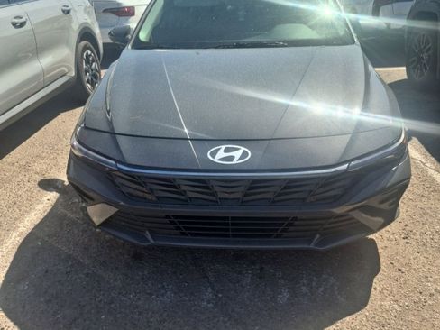 Used 2024 Hyundai Elantra SE image 1