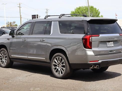 New 2026 GMC Yukon XL Denali w/ Denali Reserve Package AWD/4WD image 6