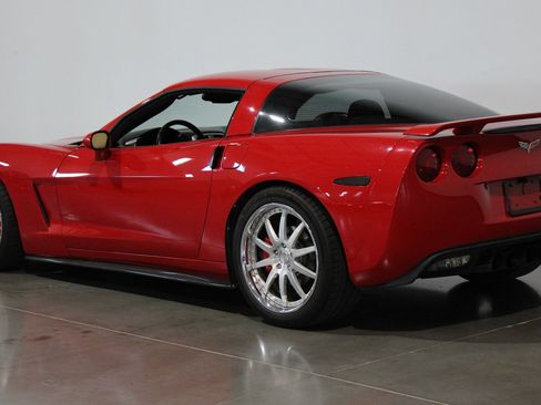 Used 2005 Chevrolet Corvette Coupe w/ Preferred Equipment Group RWD image 29