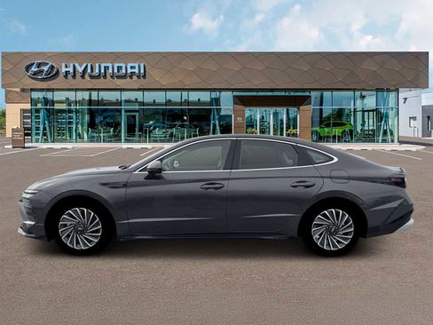 New 2026 Hyundai Sonata Limited FWD image 3