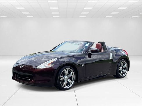 Used 2010 Nissan 370Z Touring w/ Sport Pkg RWD image 5