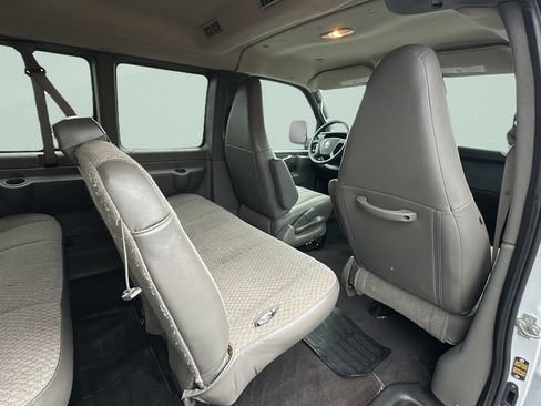 Used 2025 Chevrolet Express 3500 LT w/ LT Preferred Equipment Group RWD image 12