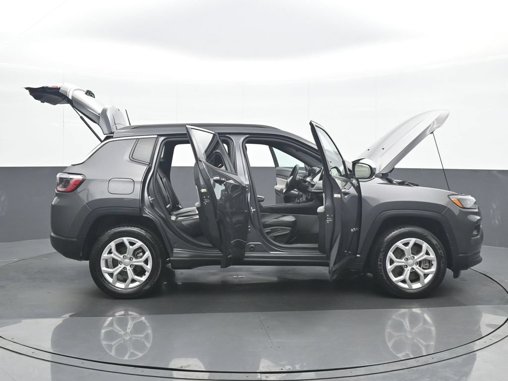 Used 2024 Jeep Compass Latitude AWD/4WD image 36