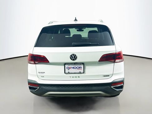 Used 2024 Volkswagen Taos SE w/ Panoramic Sunroof Package AWD/4WD image 6