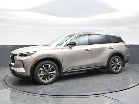 Used 2025 INFINITI QX60 Luxe w/ Vision Package image 3