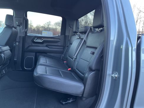 Used 2025 GMC Sierra 1500 SLT AWD/4WD image 14