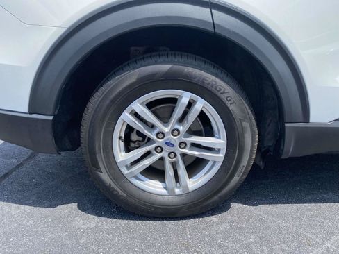 Certified 2023 Ford Explorer XLT RWD image 9
